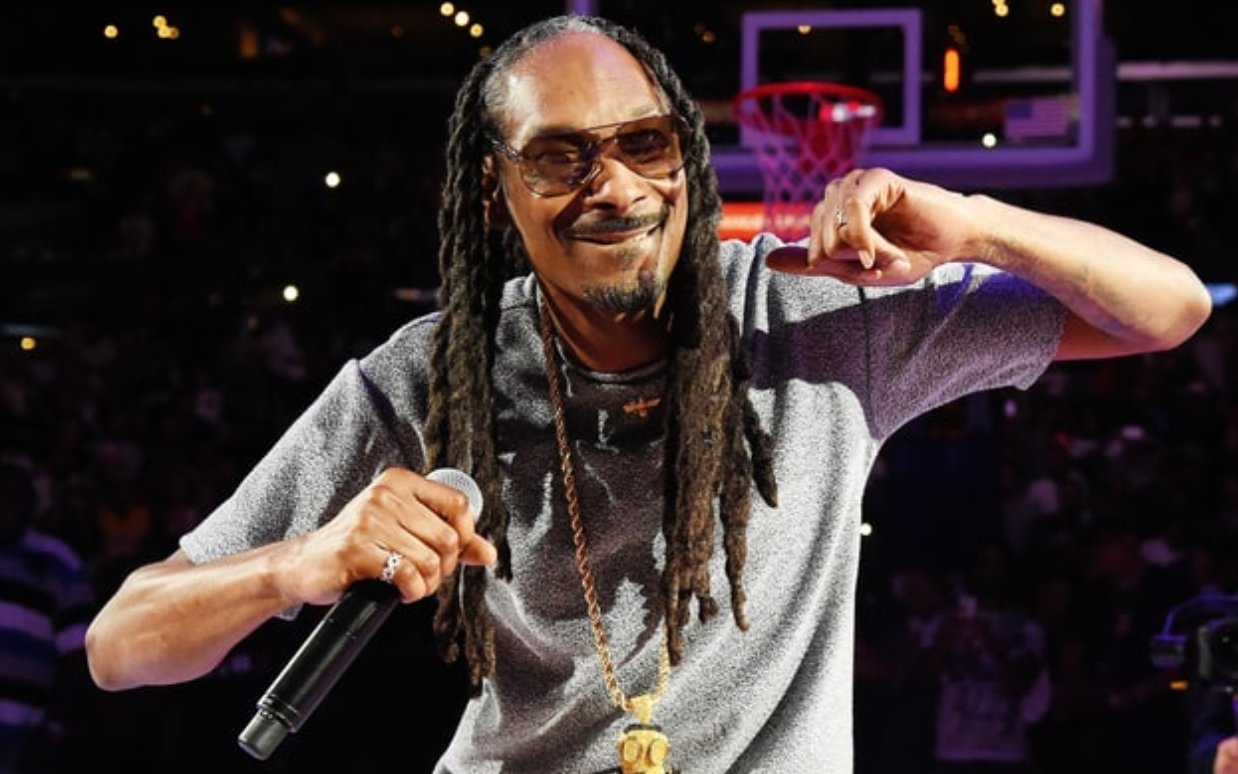 惊人发现！狗爷冬夜城中村嫖娼 2025年社会现象深度解析与风险警示