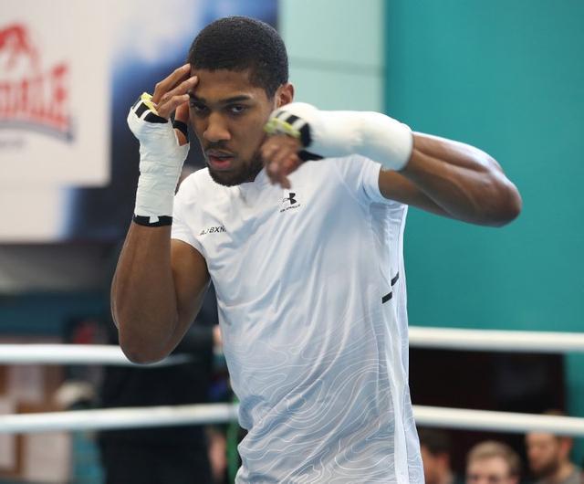 为什么清纯少女标签在空降经济中泛滥 同时揭秘颜值产业的流量密码