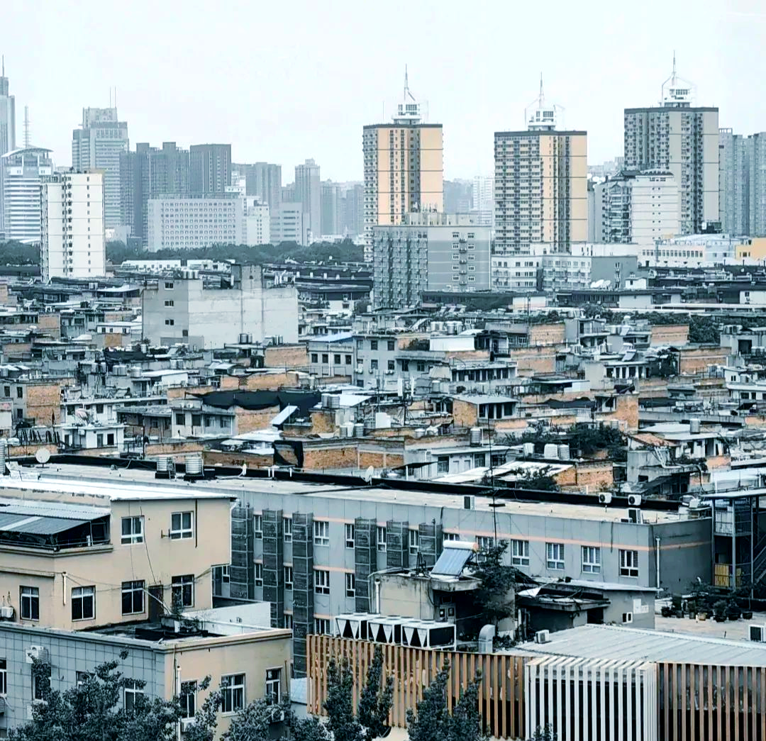 吉祥村暗巷微信江湖：一个城中村的数字化生存样本