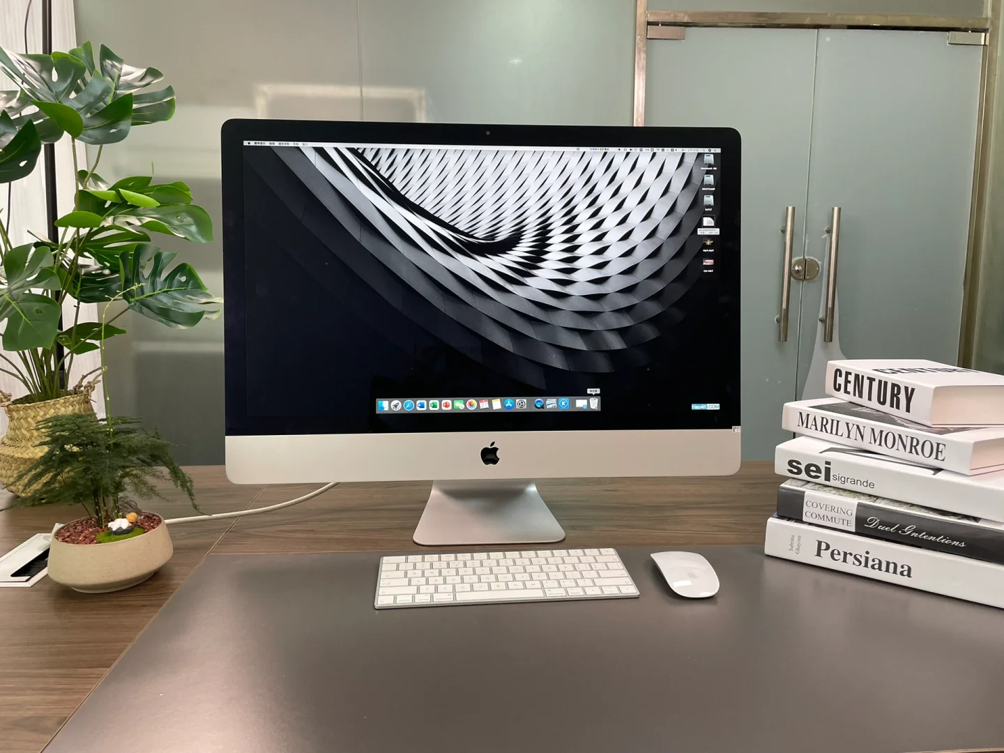 苹果笔记本电脑怎么开机 苹果笔记本不适合买吗