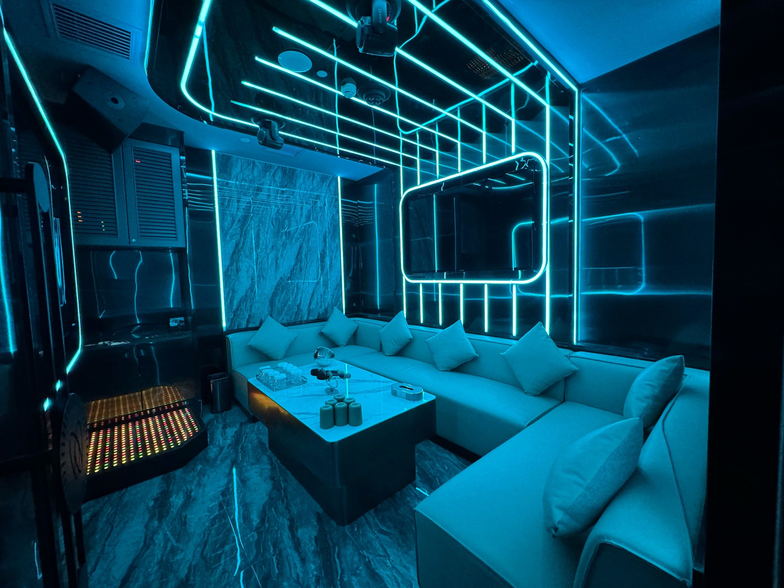 商务KTV的开放尺度解析,揭秘其商业社交的灰色边界