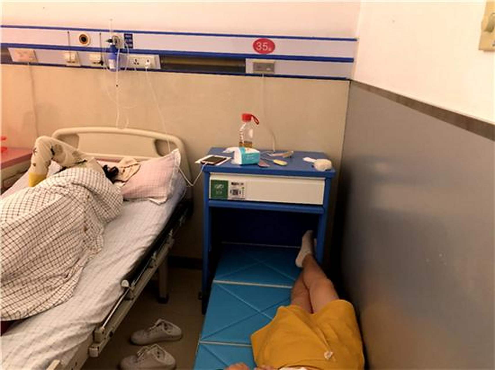 专业化陪寝服务从业者的职业图谱与社会认知调研