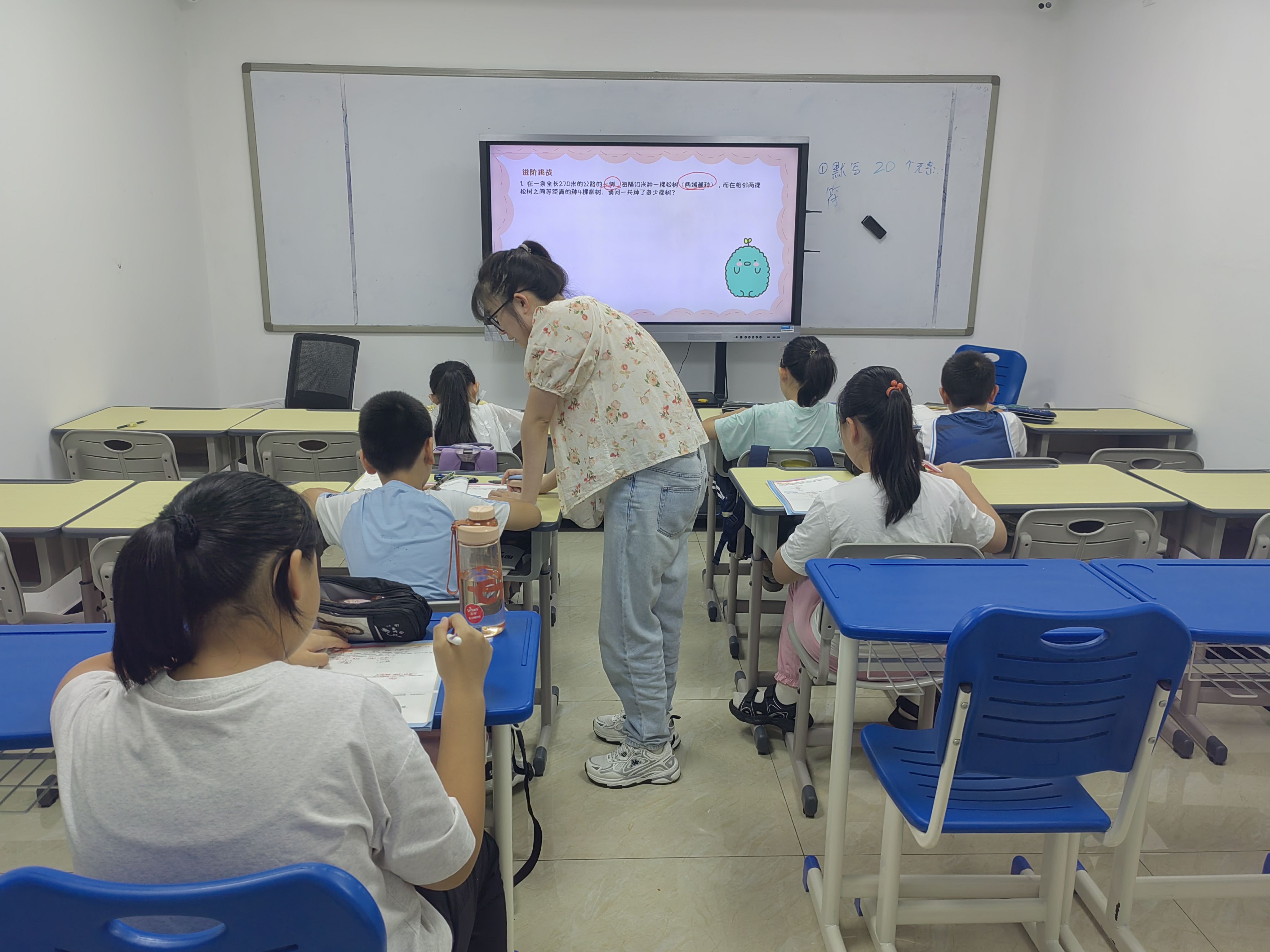 课后服务的灰色地带揭秘：银川中小学门口的“500元随叫随到”现象解析