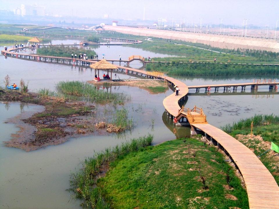 真相揭晓!下雨天城中村坐在街口等客