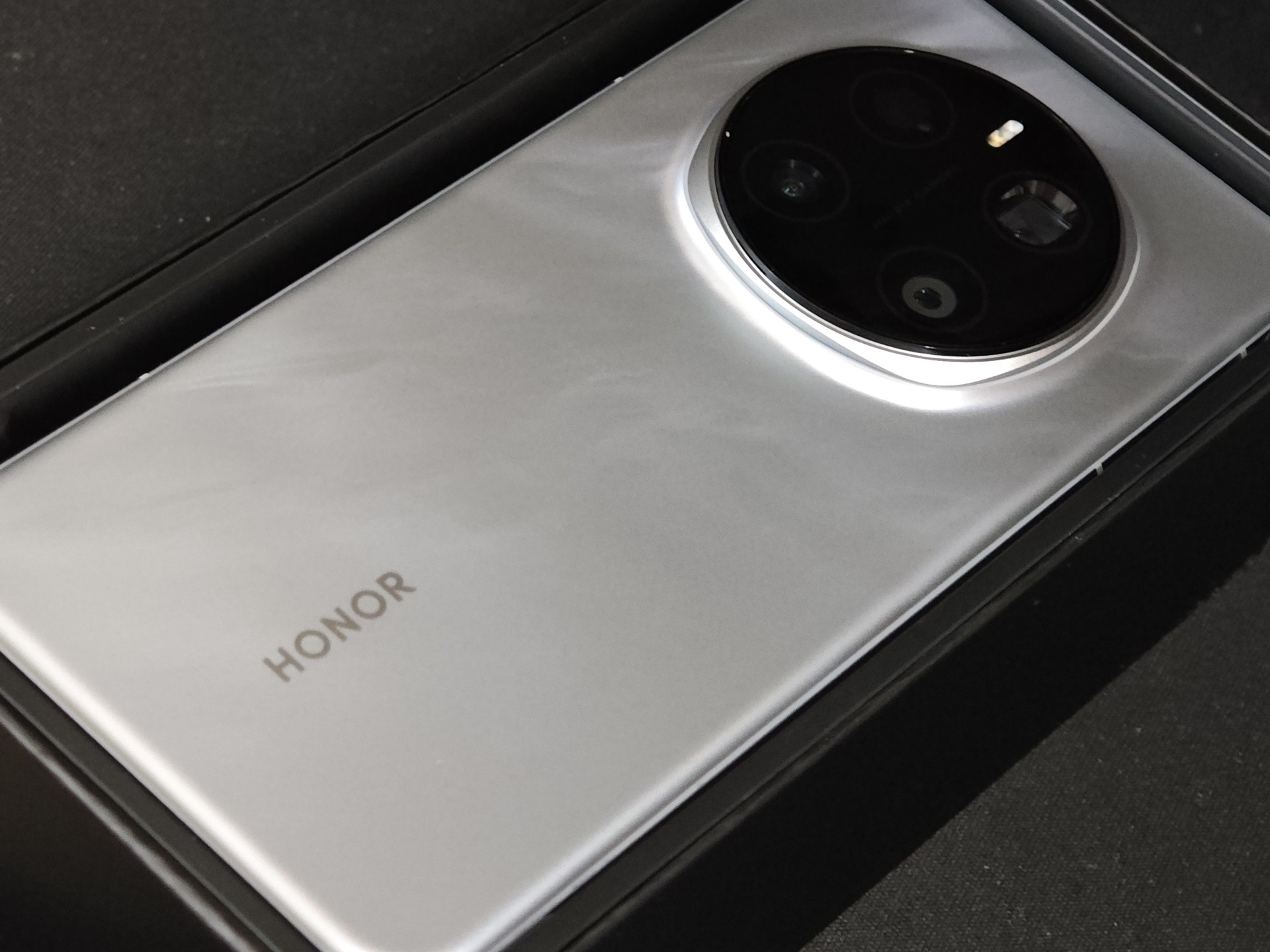 荣耀20和荣耀v20对比 哪款手机更适合你