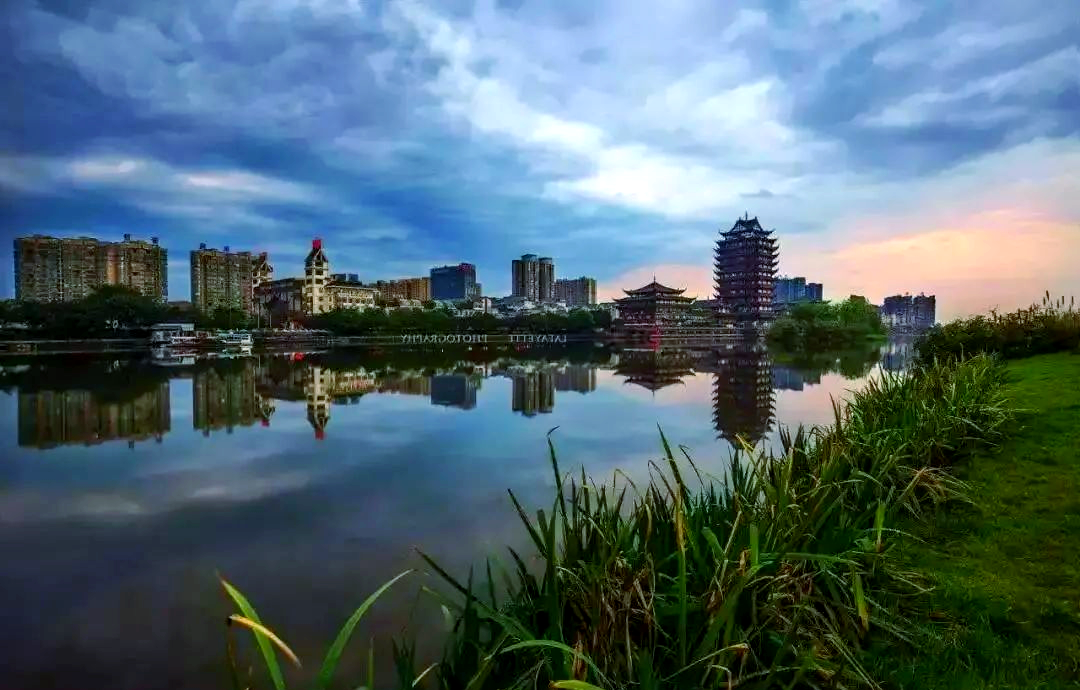 眉山晚上10点还有小巷子吗——眉山夜晚及美食小巷全攻略