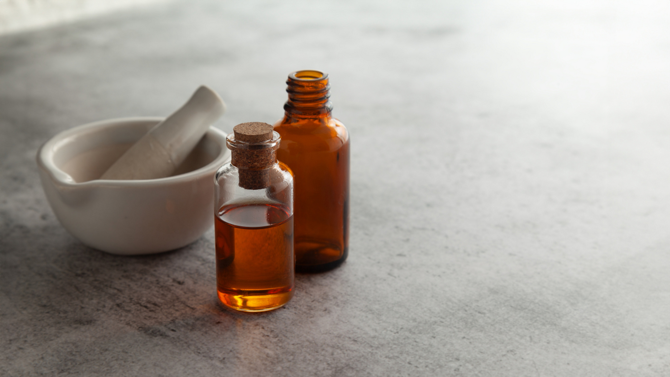 各方评论解析：东京女大学生精油按摩隐患揭秘与事件回顾