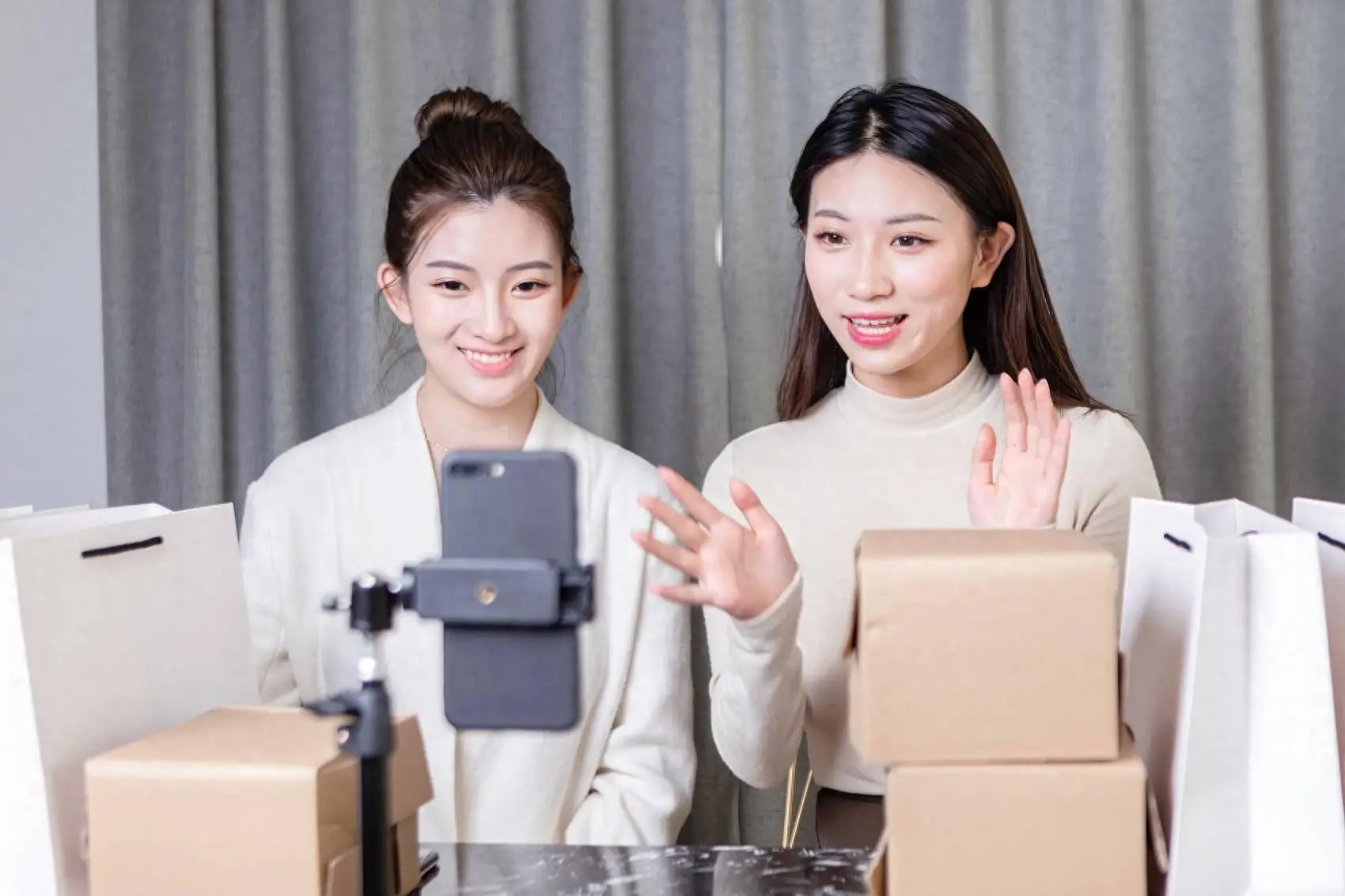 加主播微信到底能不能约见面？真实经历与技巧详解