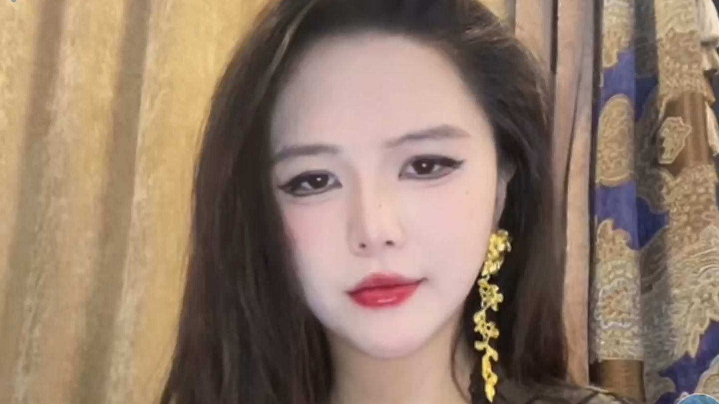 好消息爆料：城郊快餐达人浓妆艳抹背后到底是咋回事