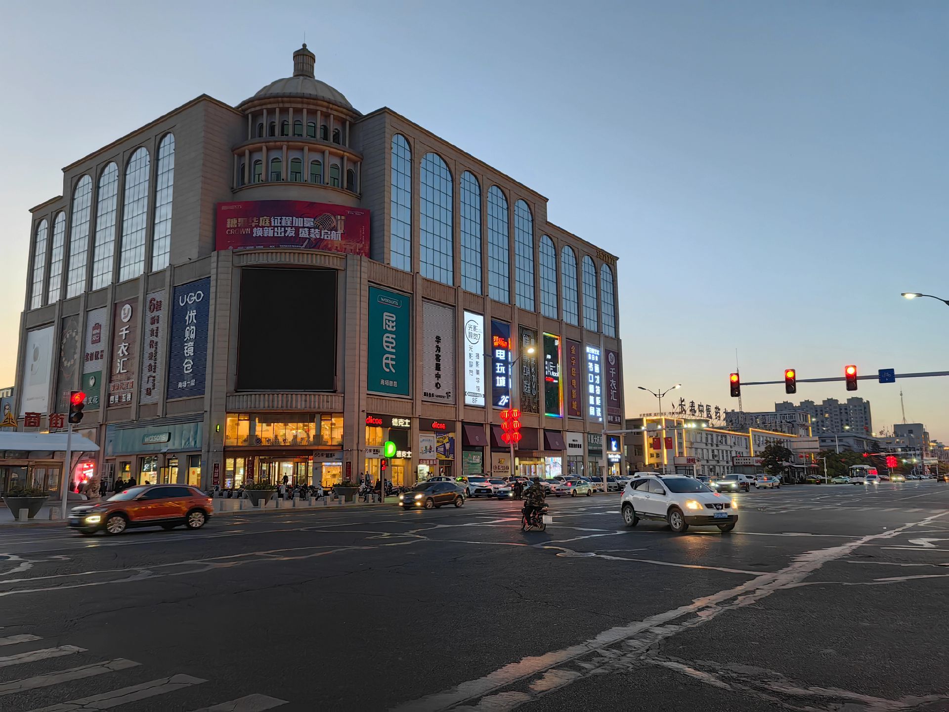 白城大学城附近有做服务的吗