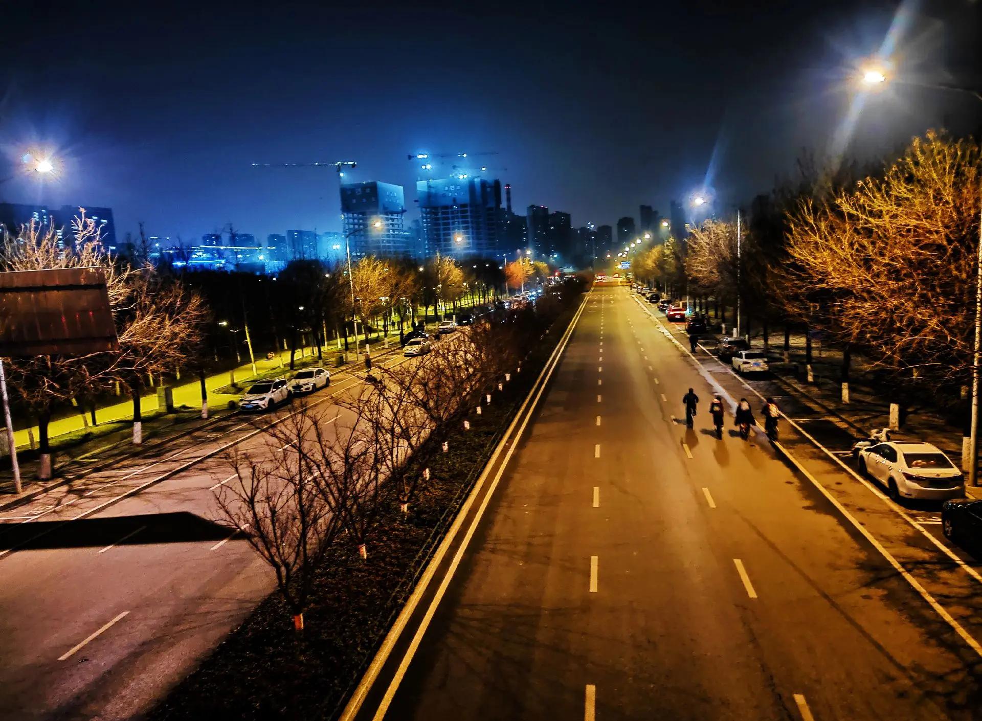 兰州城中村服务一条街的烟火记忆，市井百态与生存智慧的交织