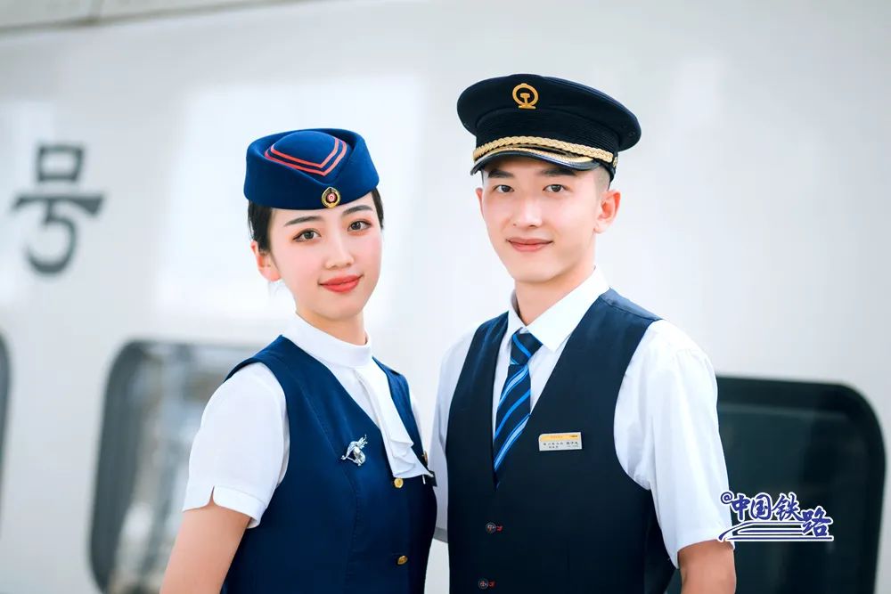 从制服到定制：揭秘中国高端空乘服务的消费升级秘密