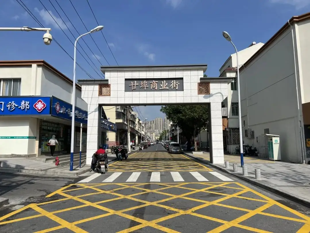 惊险瞬间：合肥肥西哪有站小巷的