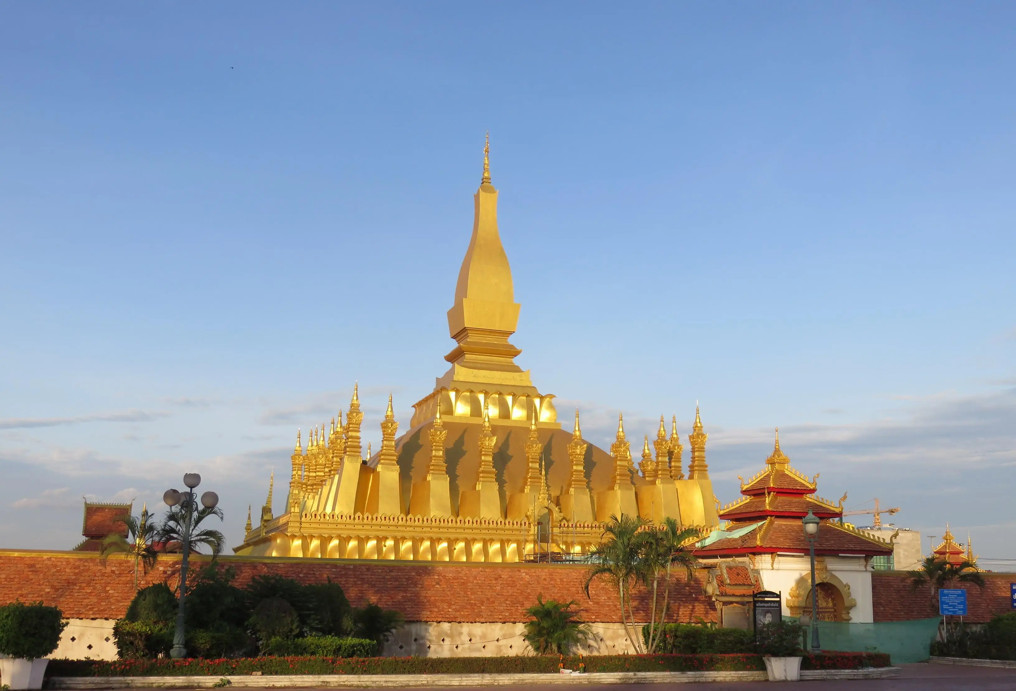 老挝包小姐要多少钱一个月 详解影响因素与相关生活开支解析