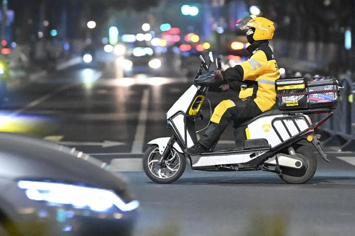 女骑手外卖怎么叫，揭秘女性配送员的行业突围之道