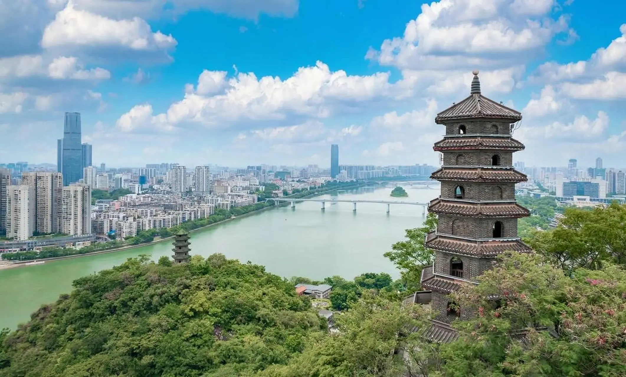 柳州大学城400元上门服务解析与周边推荐