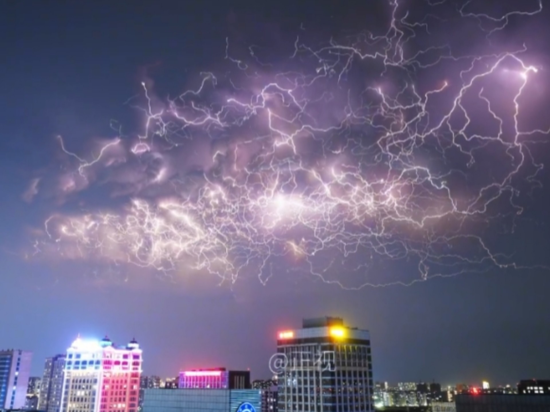 全国同城空降：当陌生人社交突破地理结界