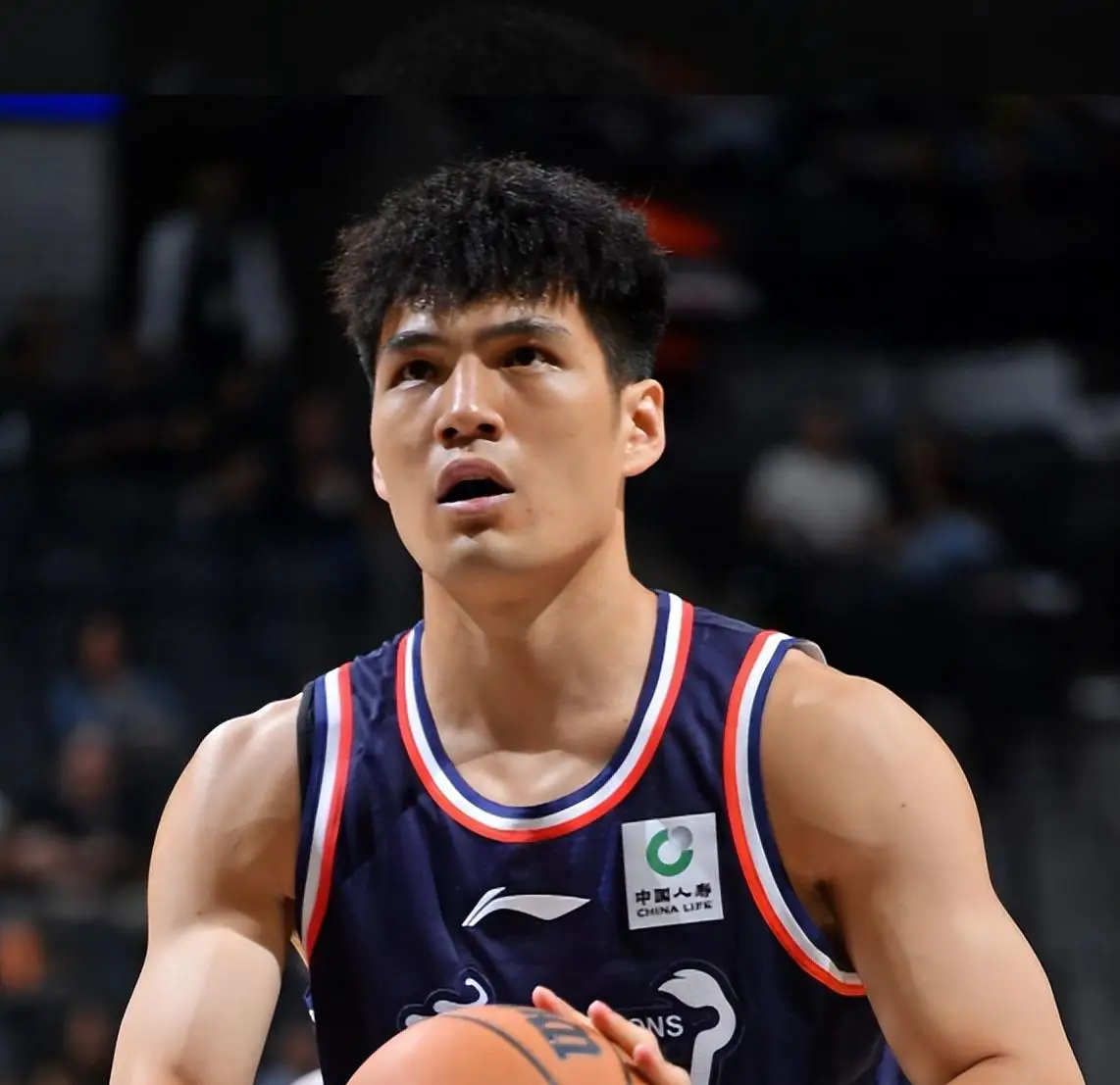 十大手机排行榜 华为nova 11和iPhone 15 Pro表现如何