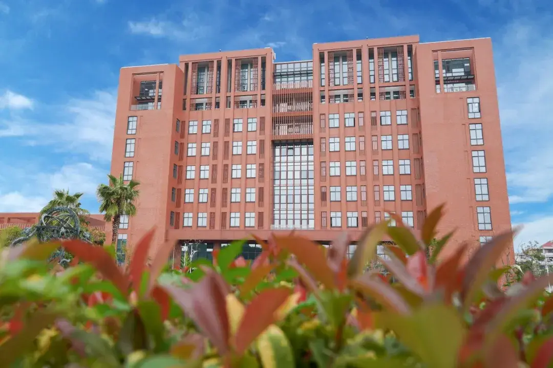 莱芜大学里怎么找卖的