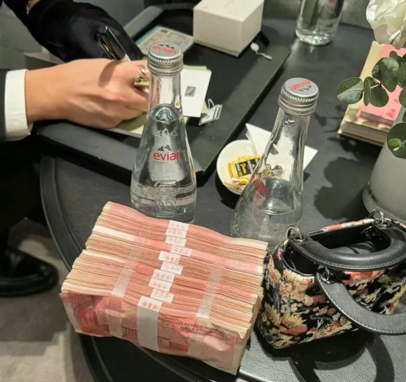 小红书私活对接指南:3种靠谱找女生微信的方法