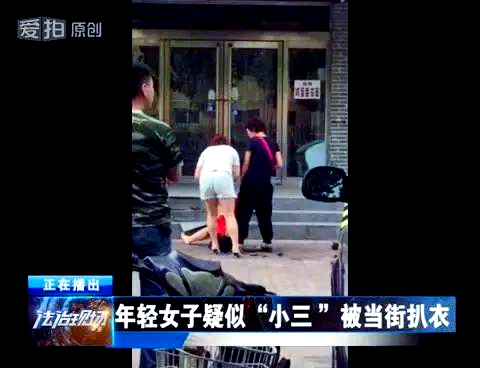 人物专访：有一种女人看着就是摆着卖？3大特征解析与深层心理指南