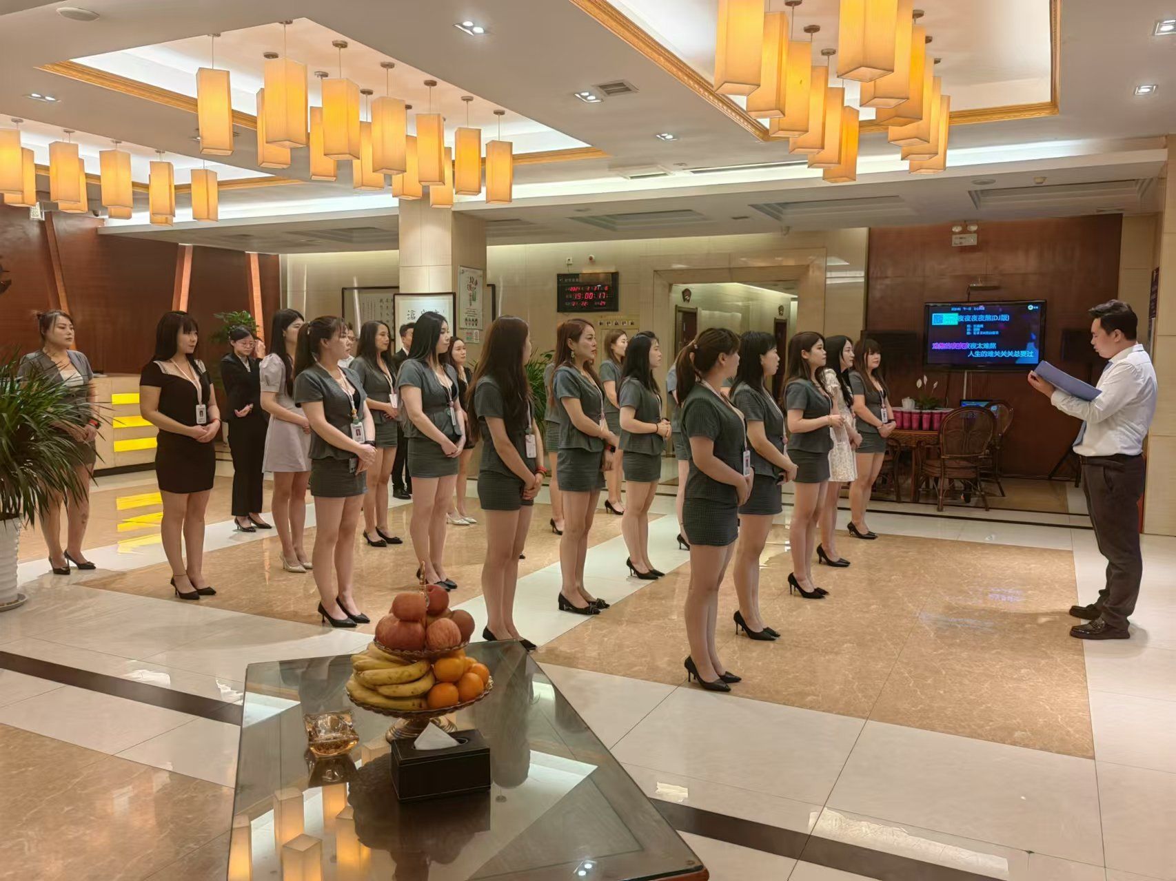 为什么9号技师总被点名?_揭秘服务行业王牌员工的养成法则