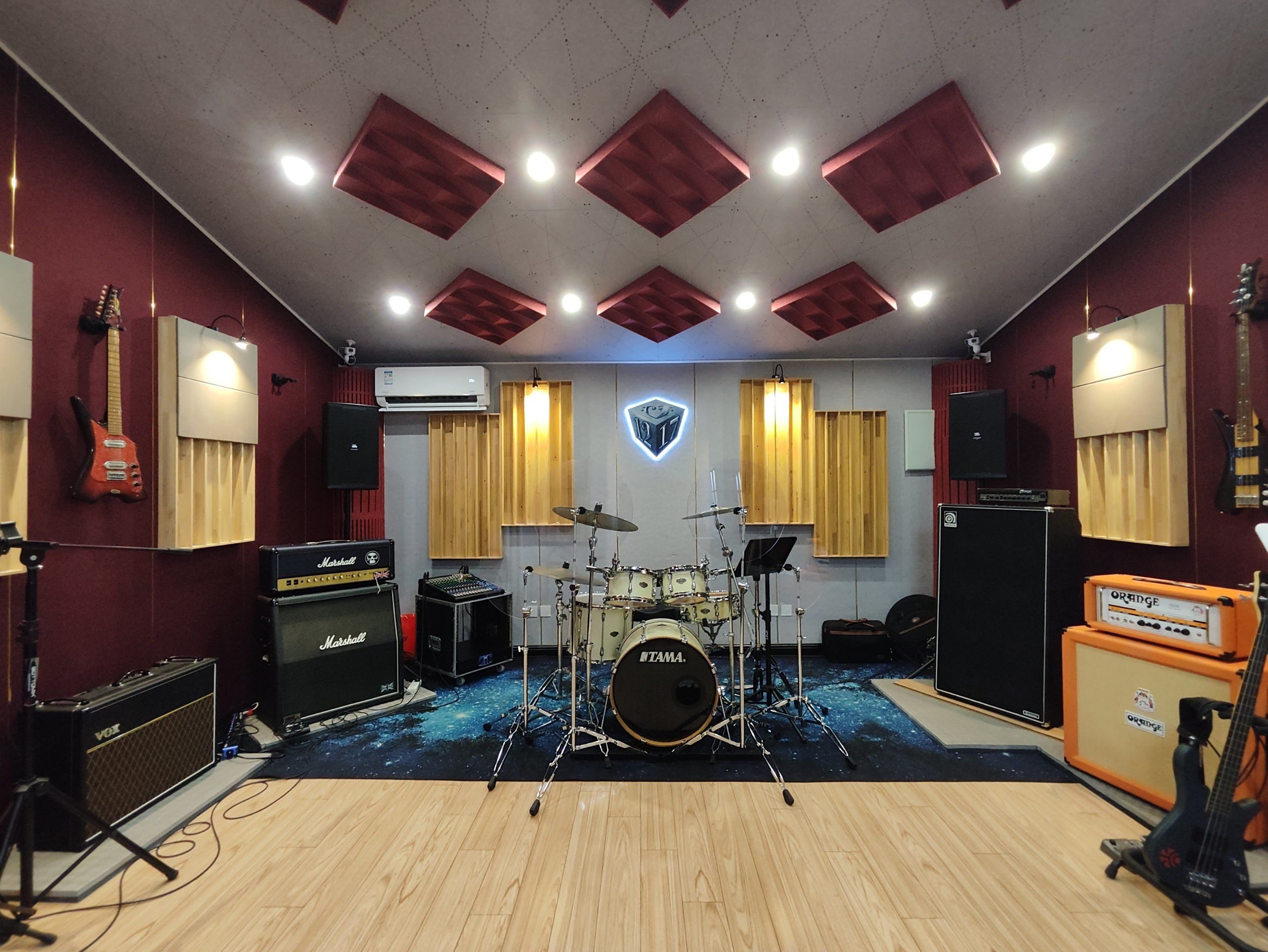 KTV陪侍过夜服务价格全揭秘：从明码标价到暗箱操作的行业生态链