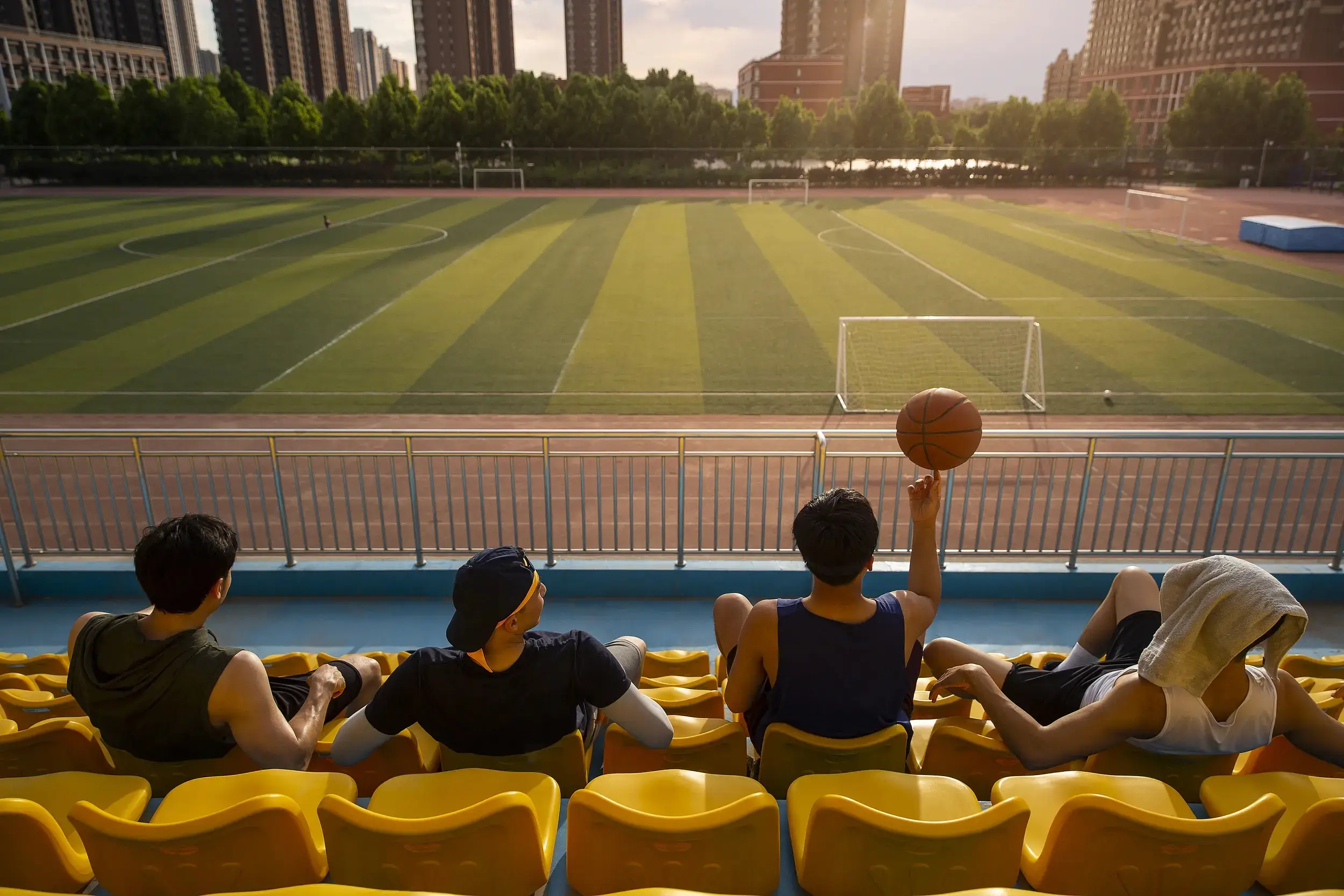 大学生每月消费全指南：从基础开销到隐藏支出的详细解析