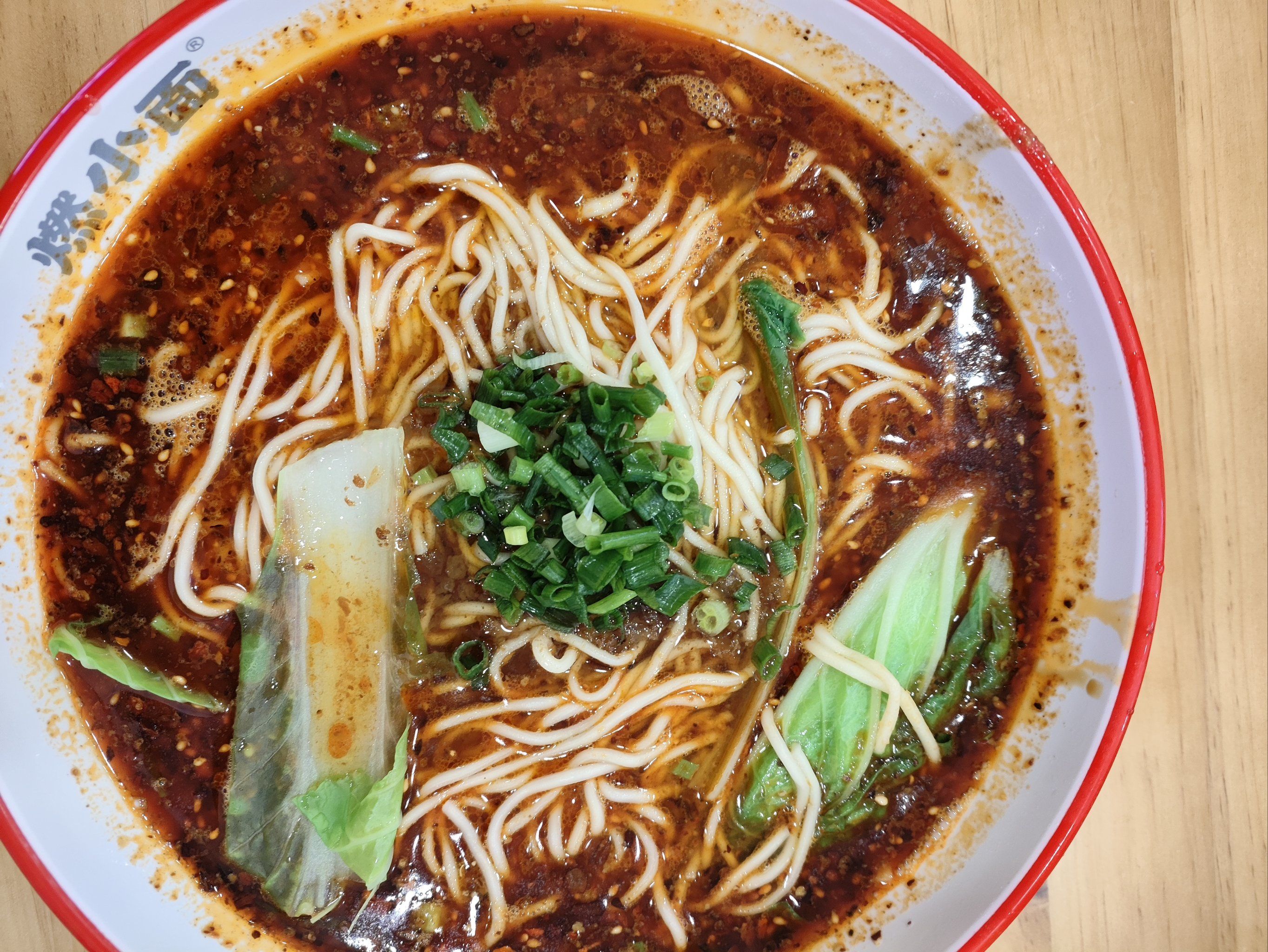 重庆妹子约快餐:从街头小面到网红冒菜的舌尖速度战