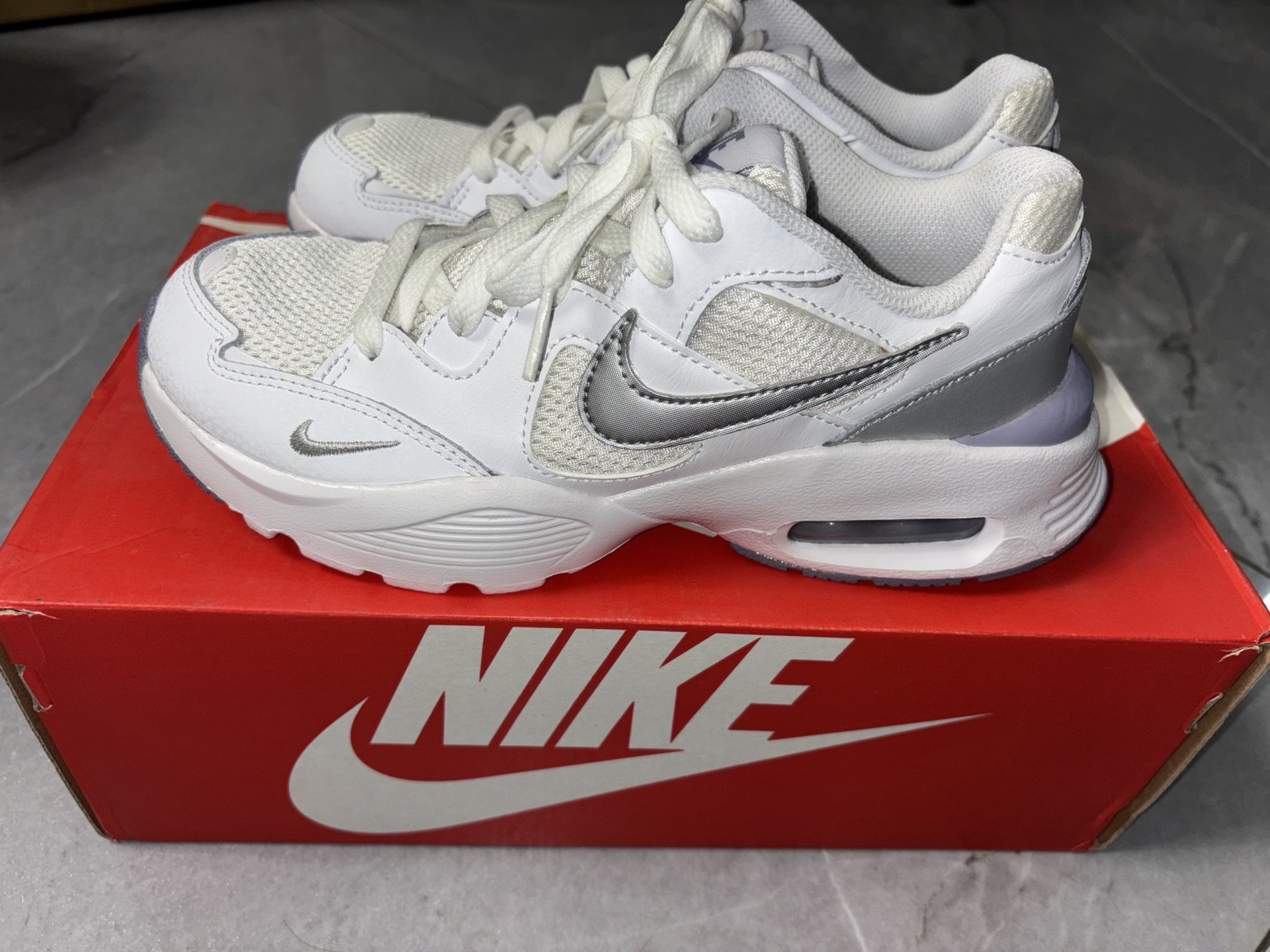 运动鞋海报设计教程